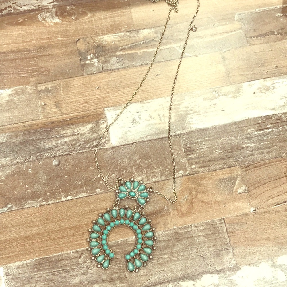 Women’s long necklace
